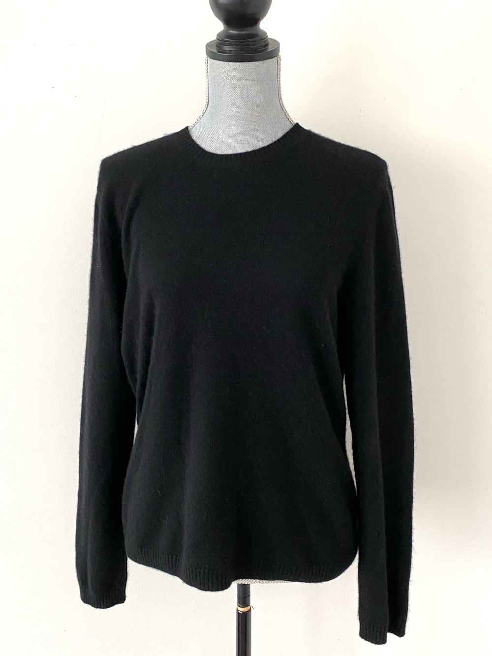 Investments Fine 100% Cashmere Black Sweater Sz M Timeless Quiet Luxury Minkmal
